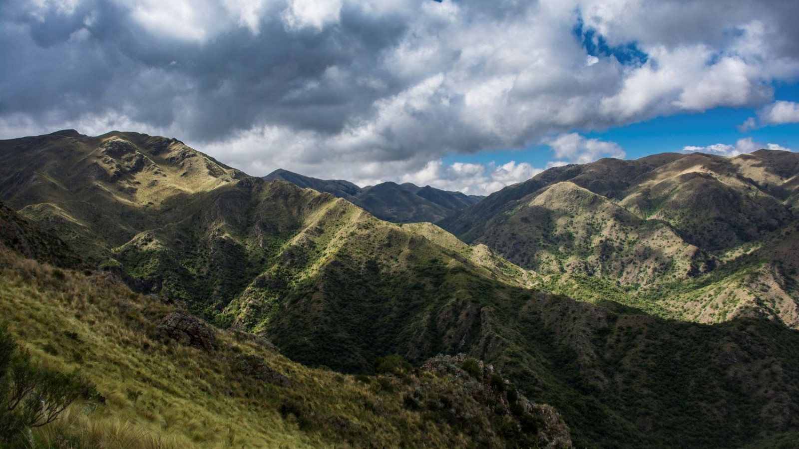 Córdoba con valles, cerros y lagunas convoca a una escapada para disfrutar la primavera